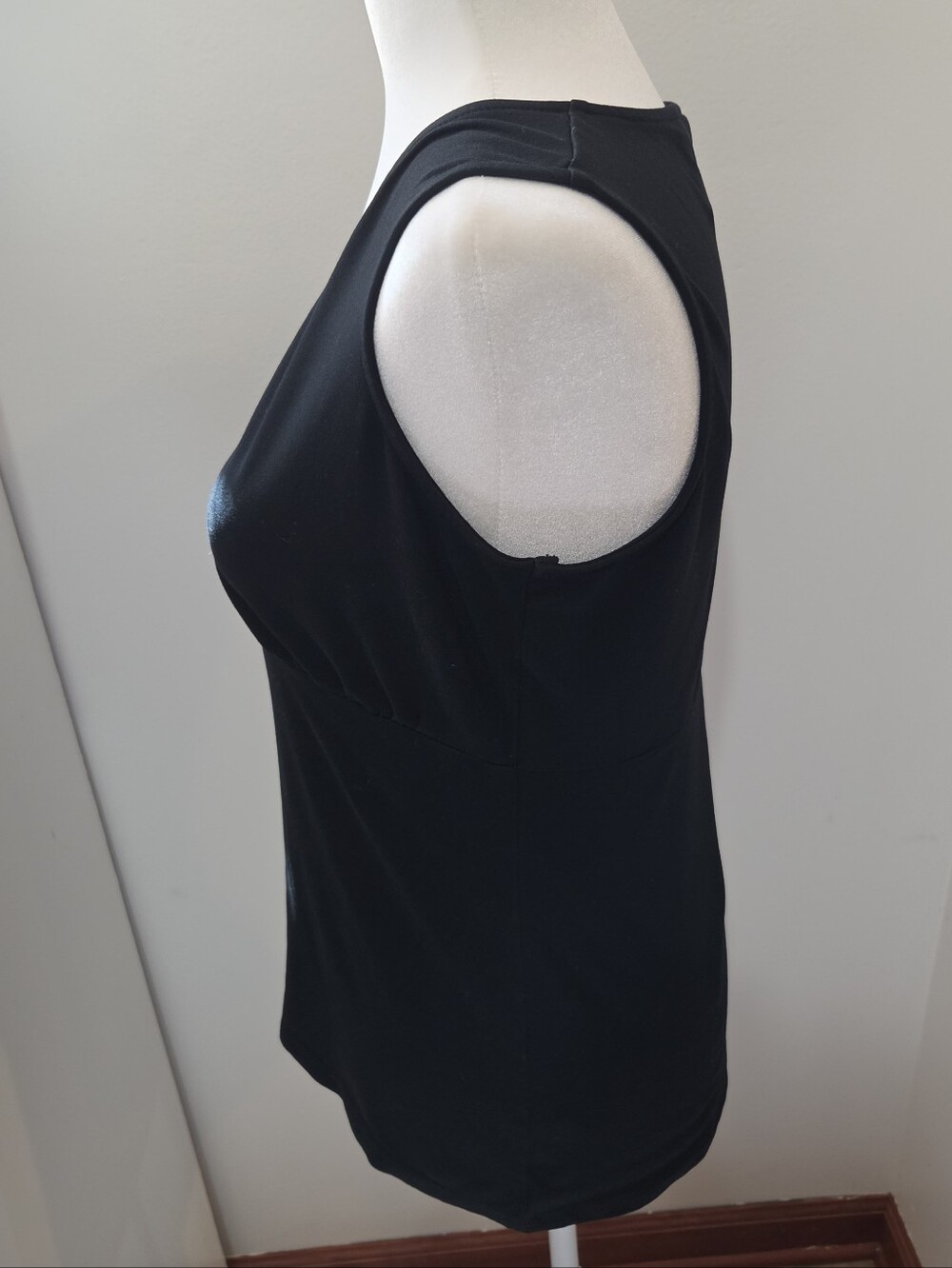 New York & Company Black V Neck PullOver Babydoll Feminine Casual Top Medium - Picture 2 of 6